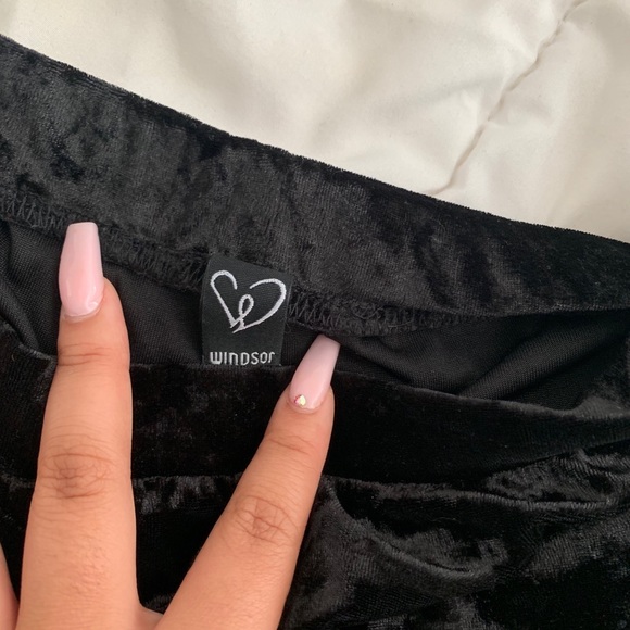 Windsor Black Velvet Shorts - Picture 3 of 3